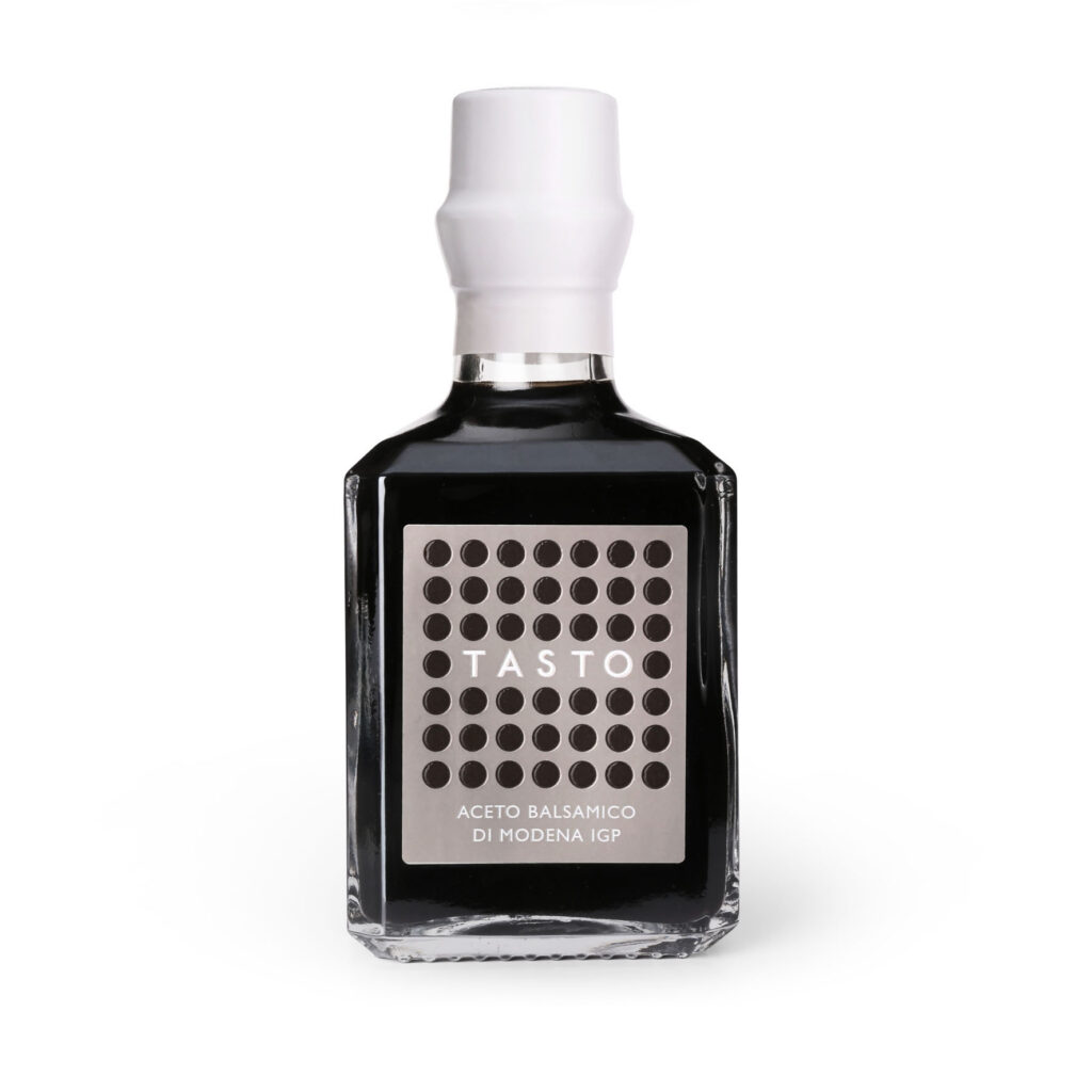 Flasche mit italienischem Feinkost Balsamicoessig Tasto